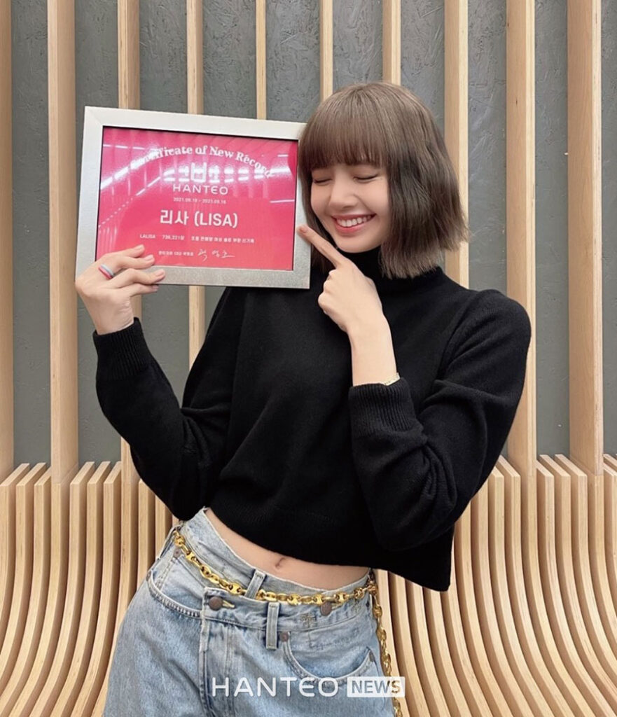 Lisa Becomes The First Female Soloist To Receive Hanteos Official