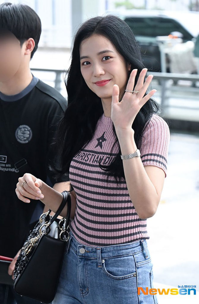 JISOO at the Incheon International Airport BLACKPINK CAFÉ