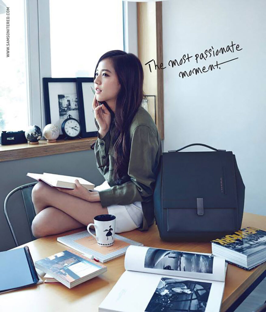 JISOO x Samsonite RED FW15 BLACKPINK CAFÉ