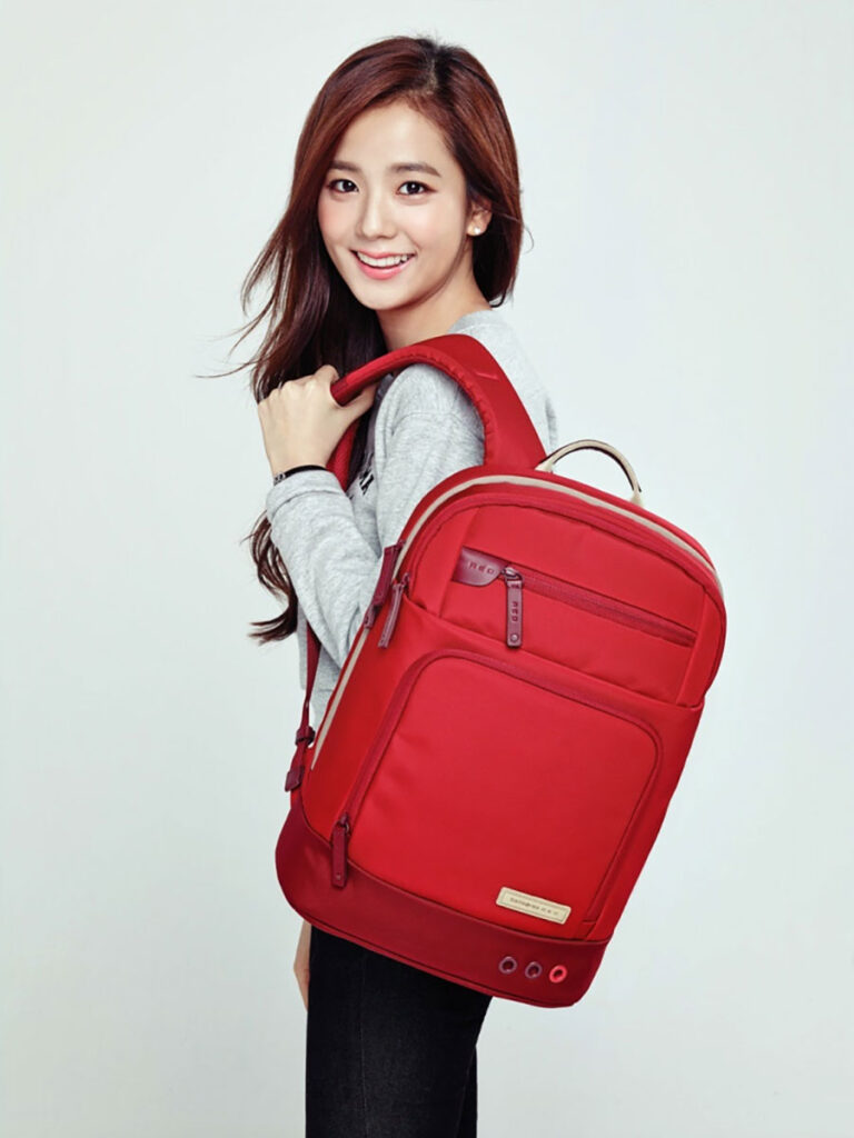 JISOO x Samsonite RED SS15 BLACKPINK CAFÉ