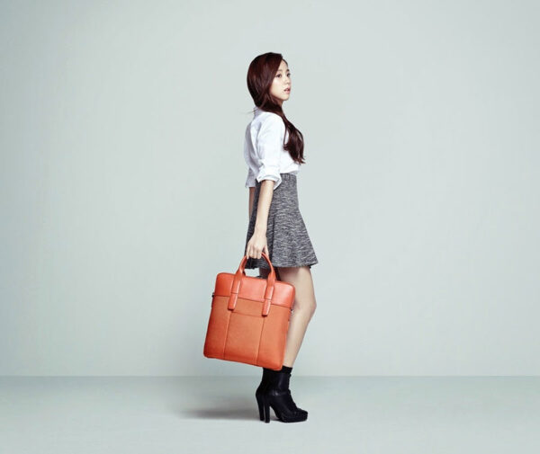 JISOO x Samsonite RED SS15 BLACKPINK CAFÉ