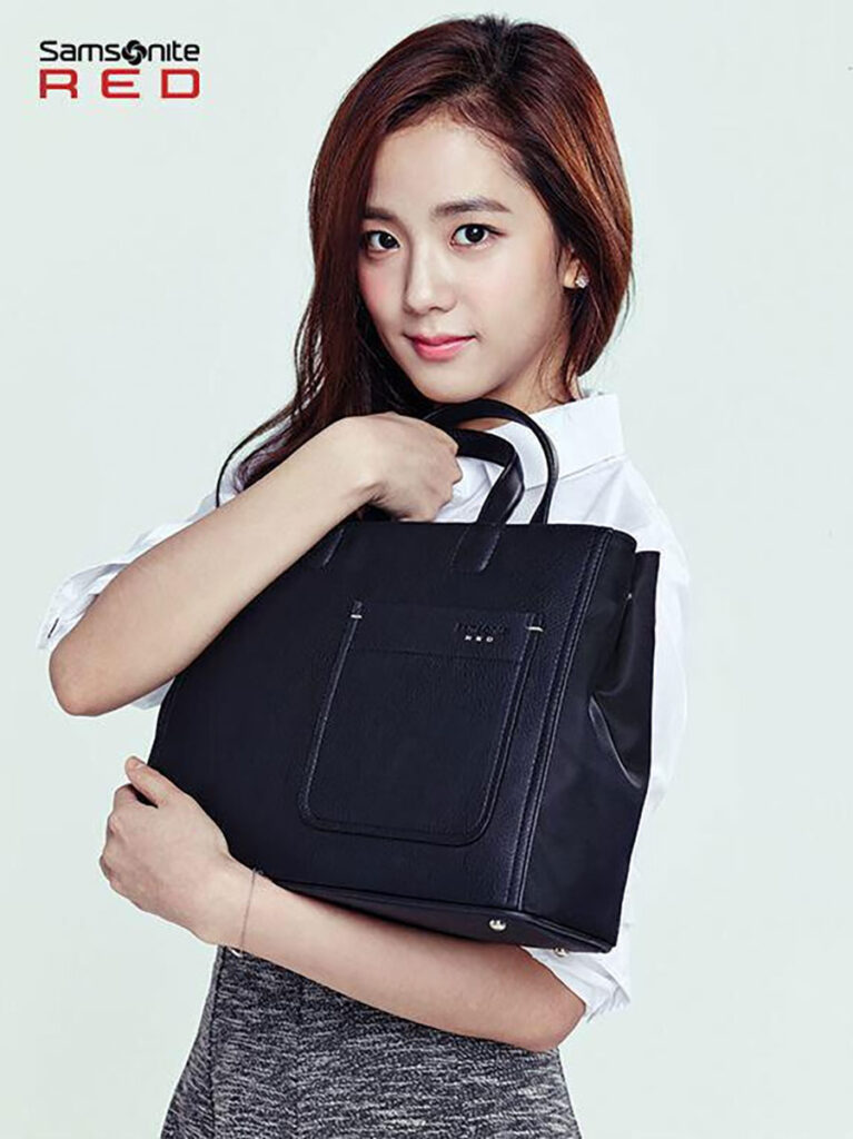 JISOO x Samsonite RED SS15 BLACKPINK CAFÉ