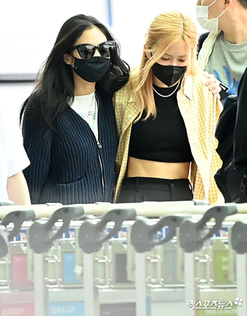 BLACKPINK at the Incheon International Airport – BLACKPINK CAFÉ