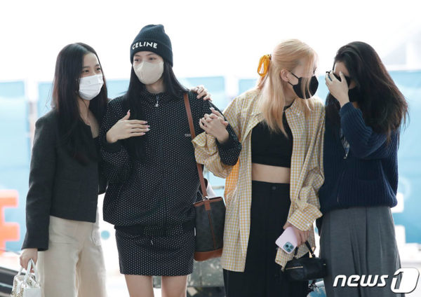 BLACKPINK at the Incheon International Airport – BLACKPINK CAFÉ