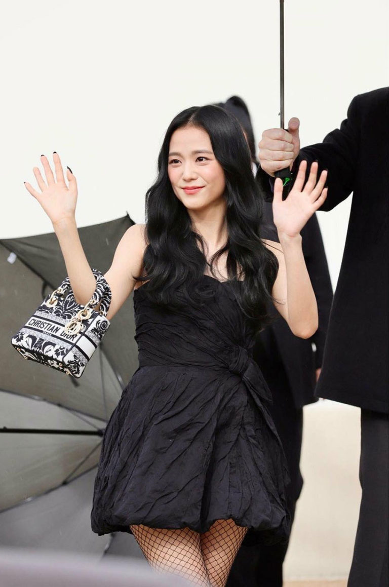 Jisoo At The Dior Ss23 Paris Fashion Week Blackpink CafÉ