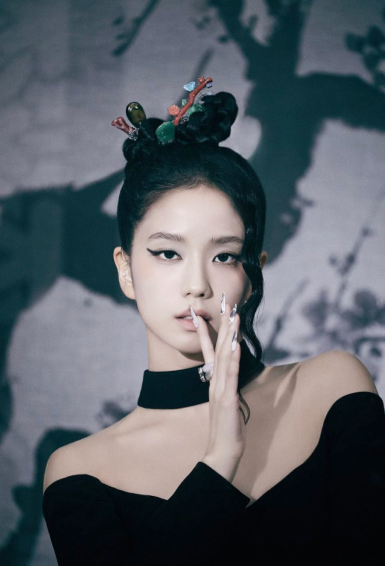 JISOO’s “꽃 (FLOWER)” Debuts with 273,817 Unique Listeners on Melon in