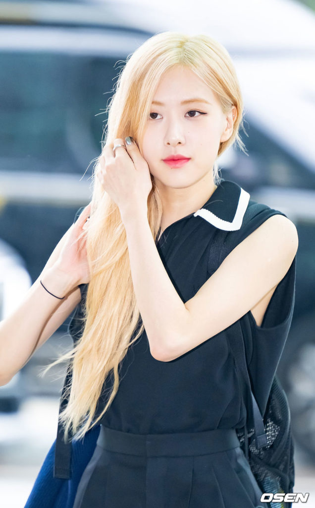 ROSÉ at the Incheon International Airport – BLACKPINK CAFÉ