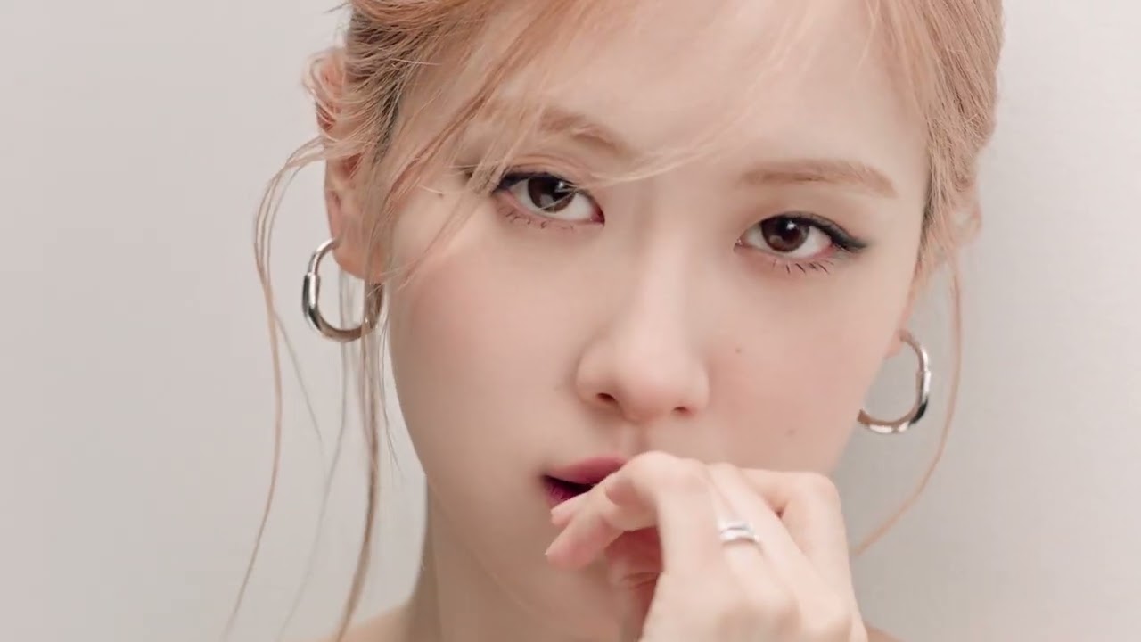 BLACKPINK's ROSÉ Wears Tiffany & Co.'s Lock Bangle