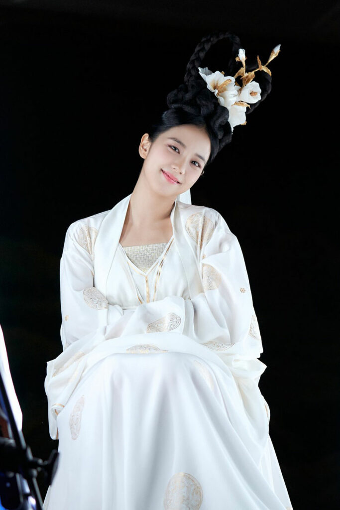 JISOO Behind-the-Scenes Filming as a Korean Traditional Fairy in the ...