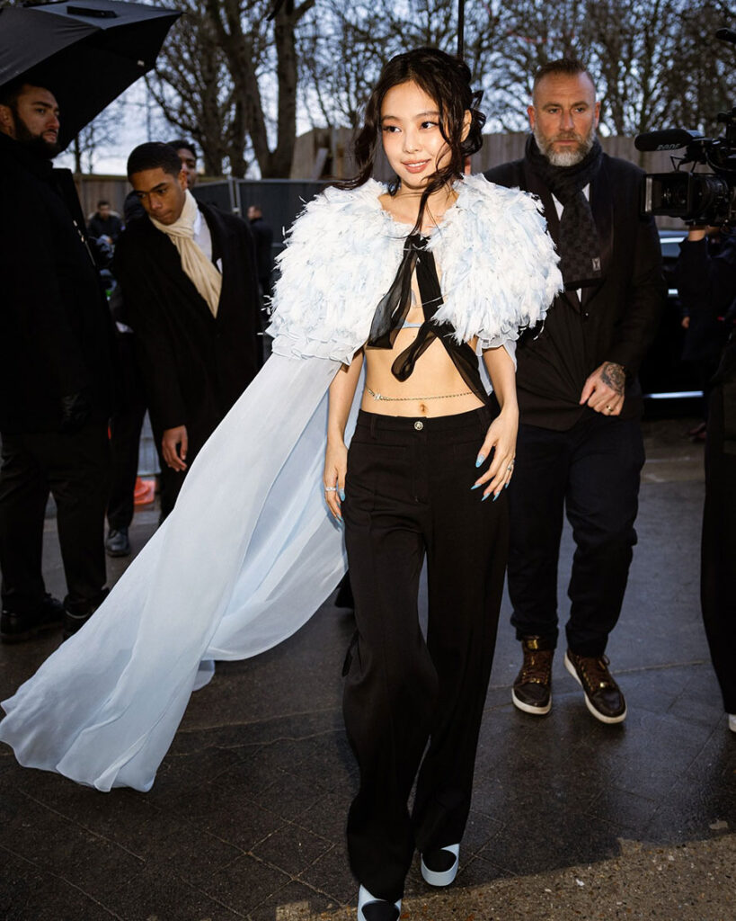 JENNIE at the Chanel Haute Couture “Spring/Summer 2025” Show in Paris ...